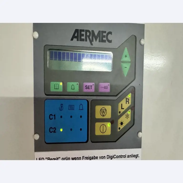 Equipement mécanique et accessoires d'une ancienne imprimerie en héliogravure-3