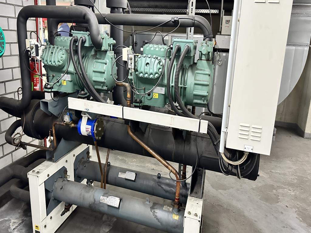 Maquinaria y accesorios de una antigua imprenta de huecograbado-5