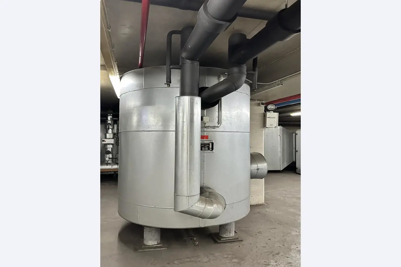 Equipement mécanique et accessoires d'une ancienne imprimerie en héliogravure-8