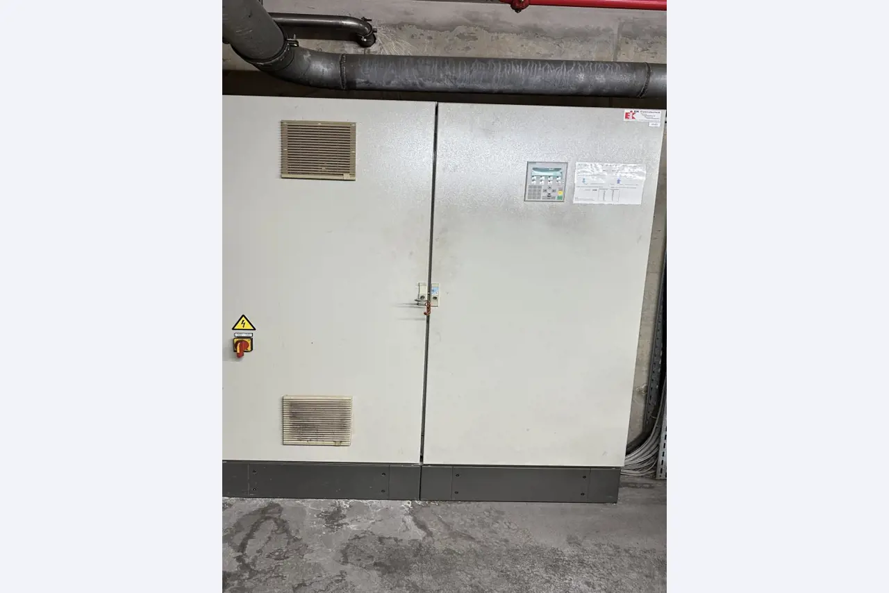 Maschinelle Einrichtung sowie Zubehör einer ehemaligen Tiefdruckerei-12