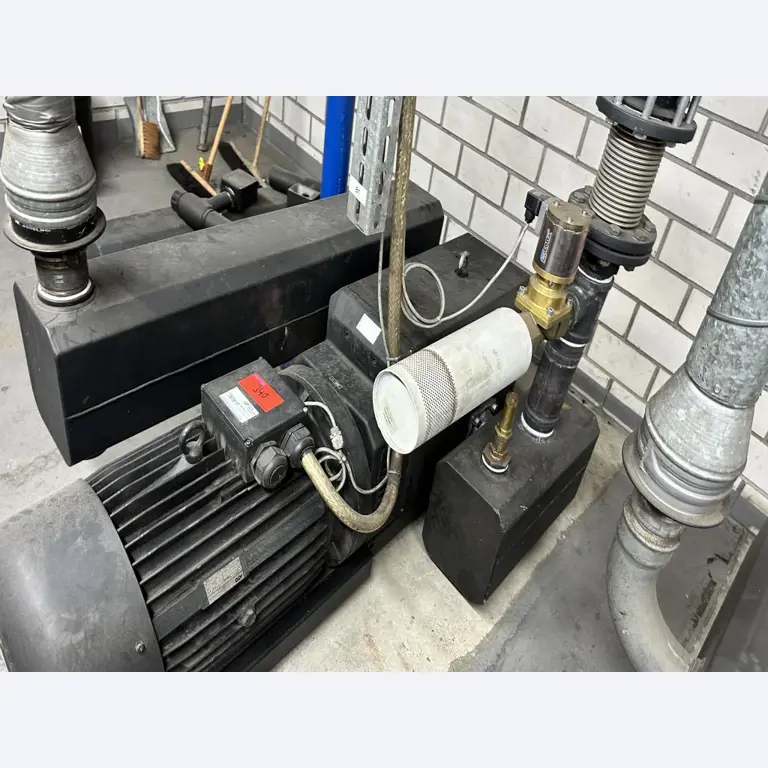 Maschinelle Einrichtung sowie Zubehör einer ehemaligen Tiefdruckerei-3