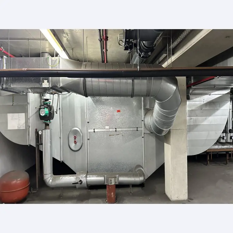 Equipement mécanique et accessoires d'une ancienne imprimerie en héliogravure-1