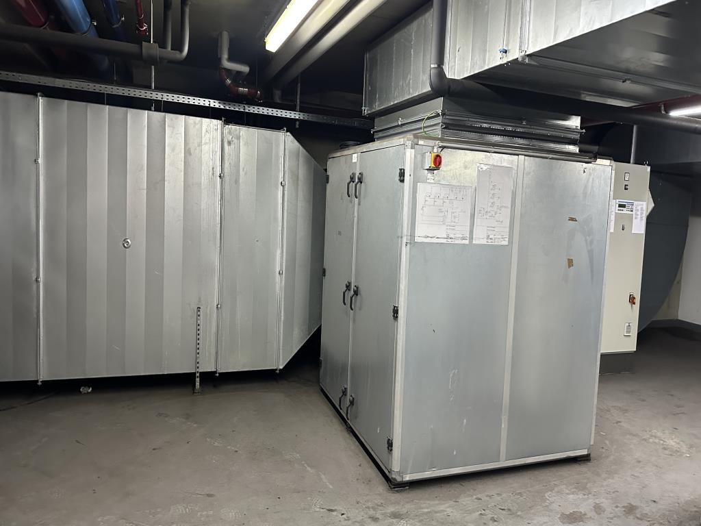 Maquinaria y accesorios de una antigua imprenta de huecograbado-3