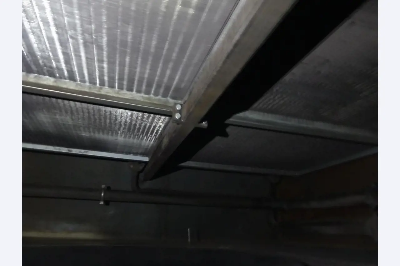 Equipement mécanique et accessoires d'une ancienne imprimerie en héliogravure-9