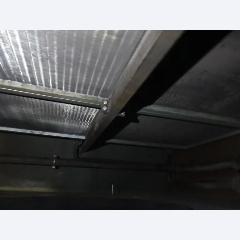 Equipement mécanique et accessoires d'une ancienne imprimerie en héliogravure-9