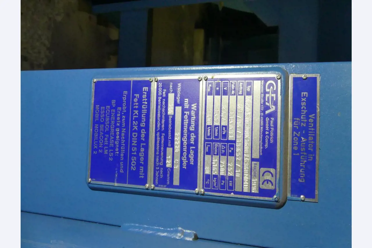 Equipement mécanique et accessoires d'une ancienne imprimerie en héliogravure-10