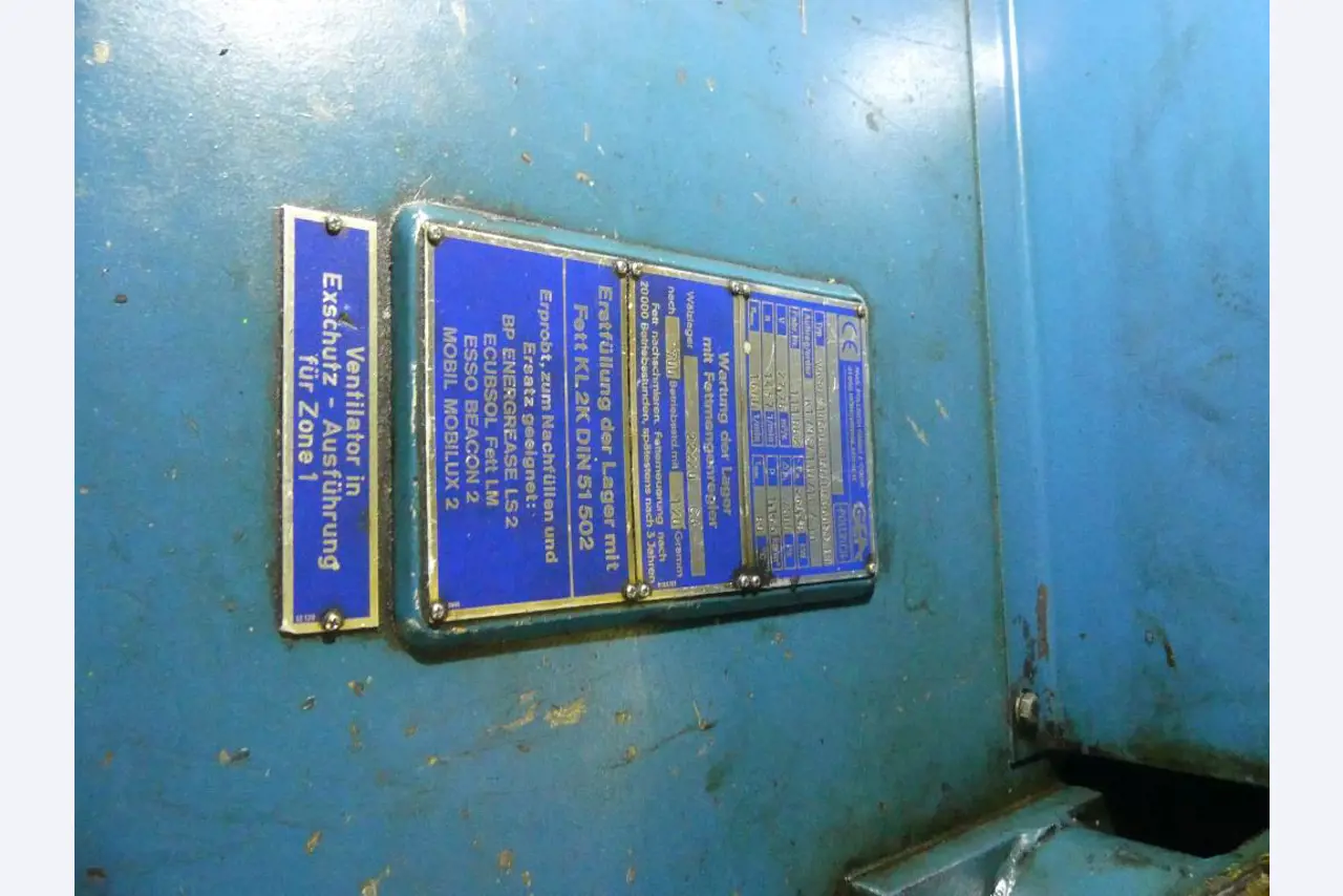 Equipement mécanique et accessoires d'une ancienne imprimerie en héliogravure-5