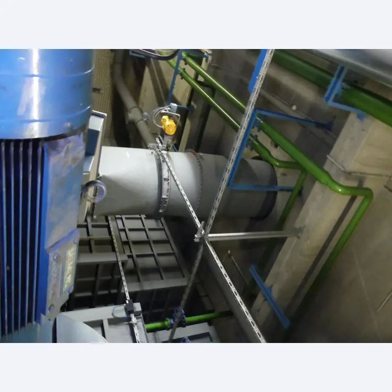 Equipement mécanique et accessoires d'une ancienne imprimerie en héliogravure-7