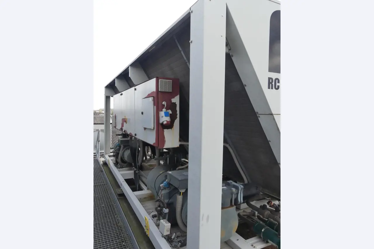 Equipement mécanique et accessoires d'une ancienne imprimerie en héliogravure-2