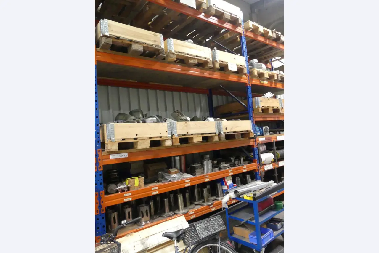 Maschinelle Einrichtung sowie Zubehör einer ehemaligen Tiefdruckerei-9
