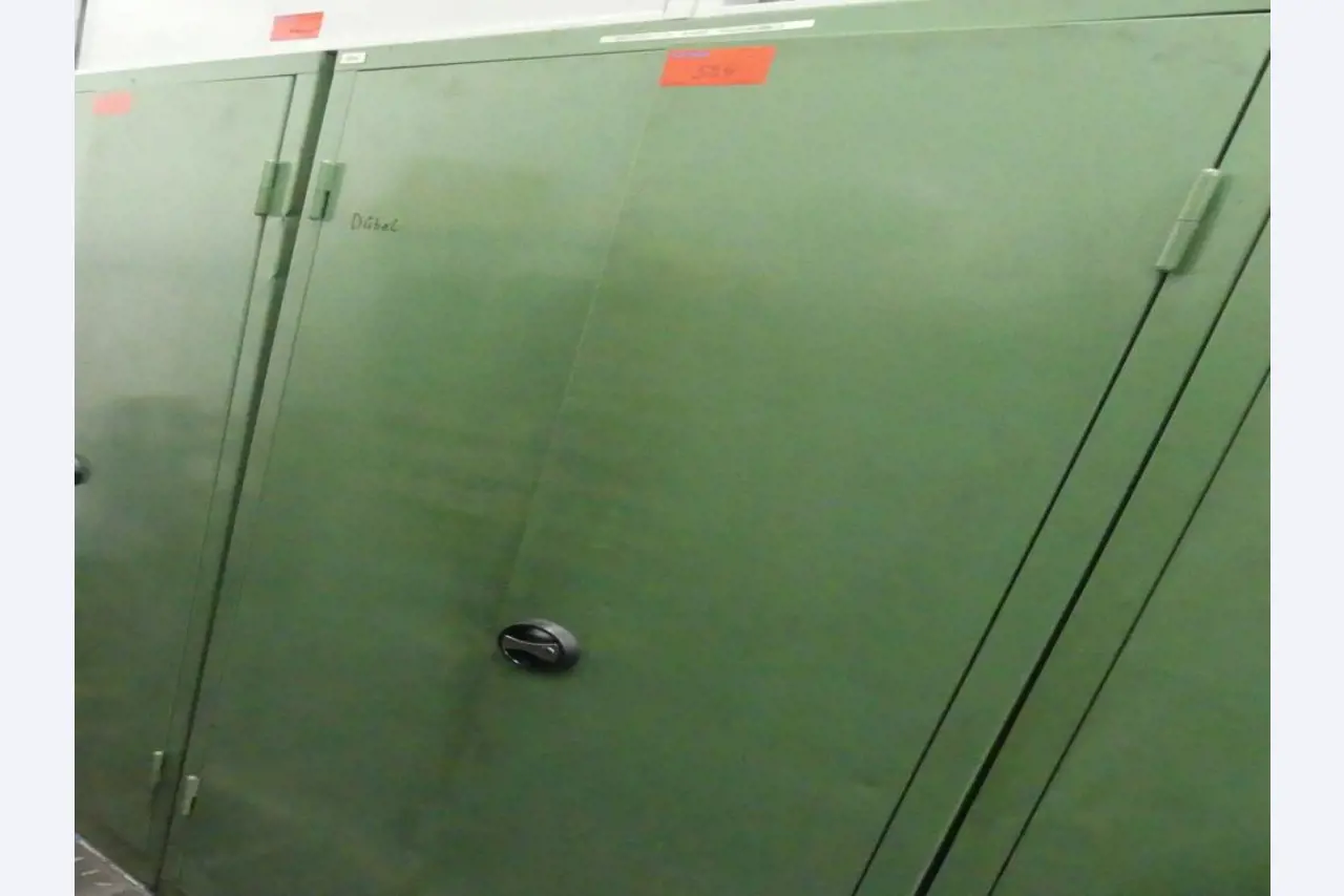 Maschinelle Einrichtung sowie Zubehör einer ehemaligen Tiefdruckerei-1