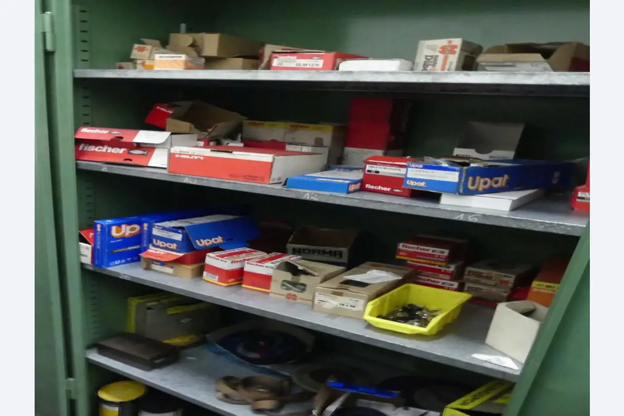 Maschinelle Einrichtung sowie Zubehör einer ehemaligen Tiefdruckerei-4