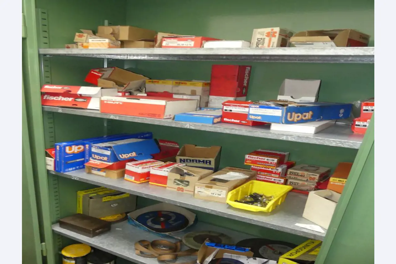 Maschinelle Einrichtung sowie Zubehör einer ehemaligen Tiefdruckerei-5