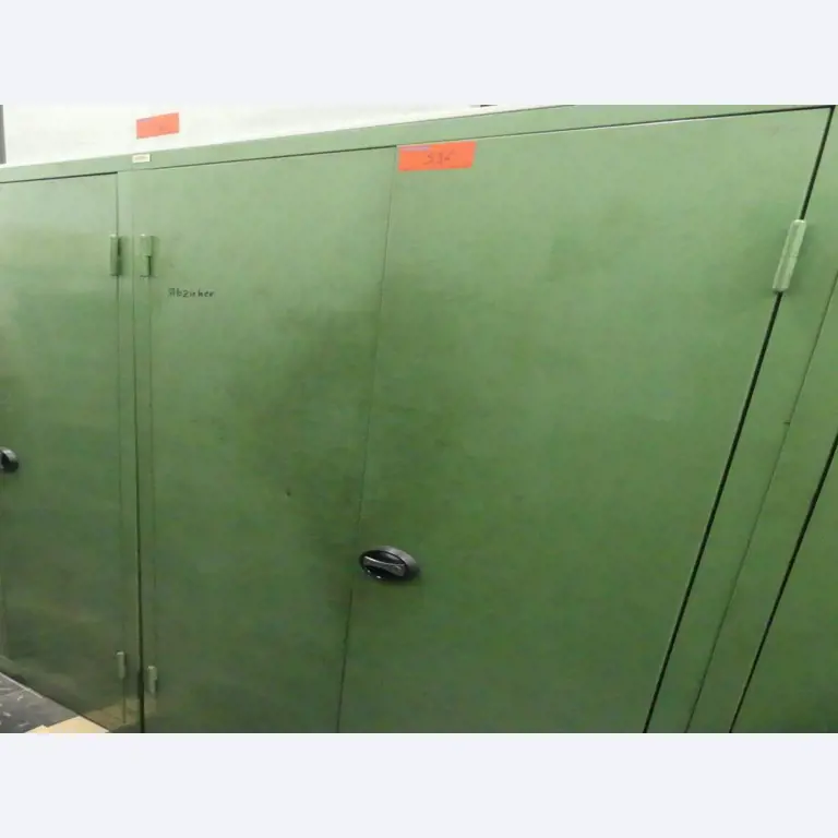 Maquinaria y accesorios de una antigua imprenta de huecograbado-1