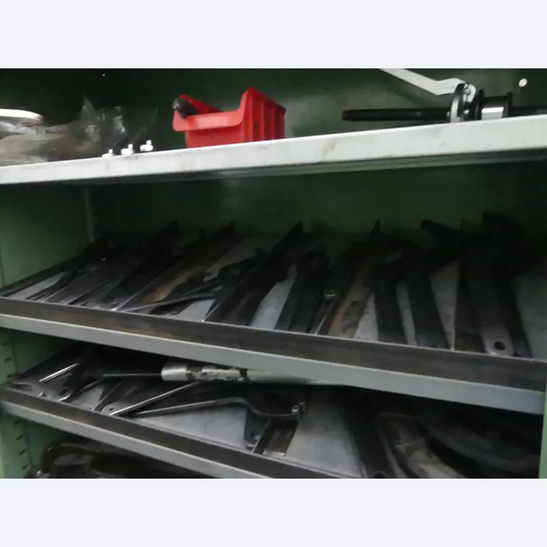 Maquinaria y accesorios de una antigua imprenta de huecograbado-2