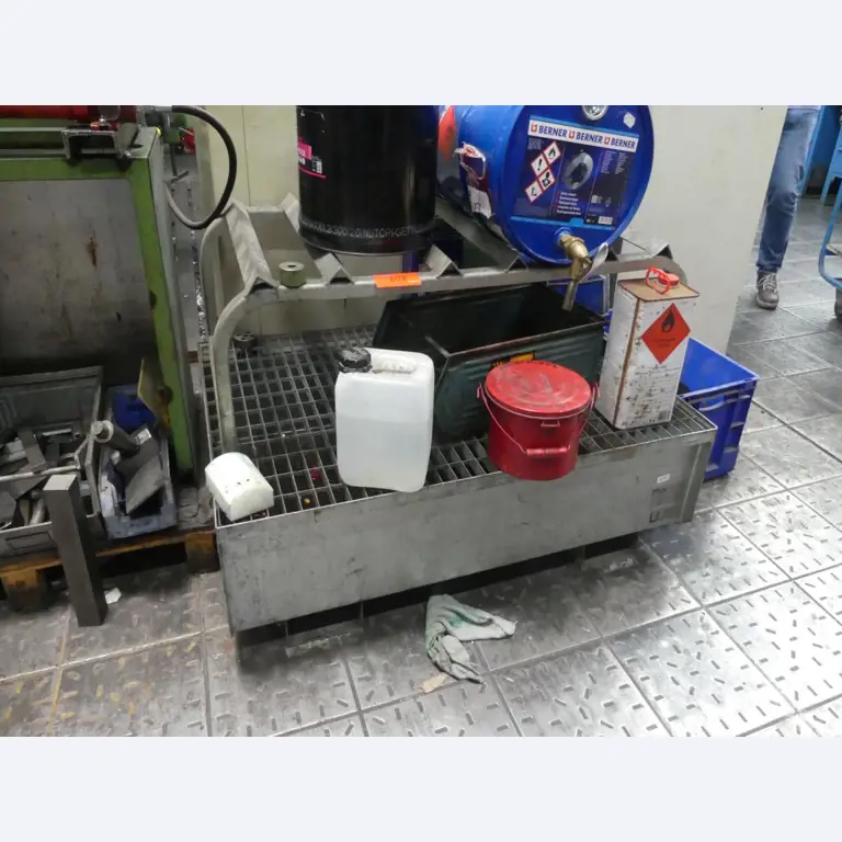 Maschinelle Einrichtung sowie Zubehör einer ehemaligen Tiefdruckerei-1