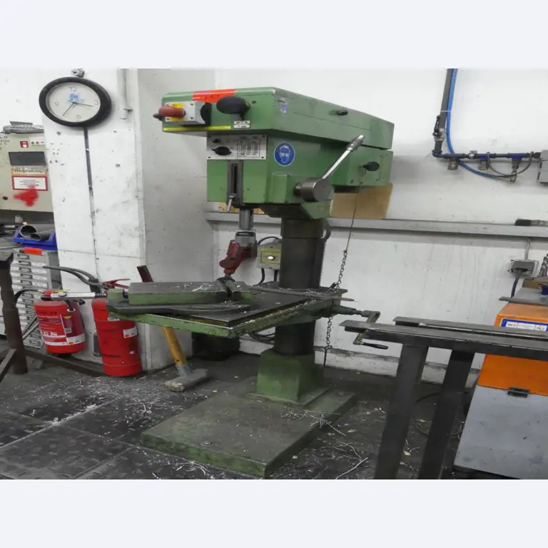 Maquinaria y accesorios de una antigua imprenta de huecograbado-1