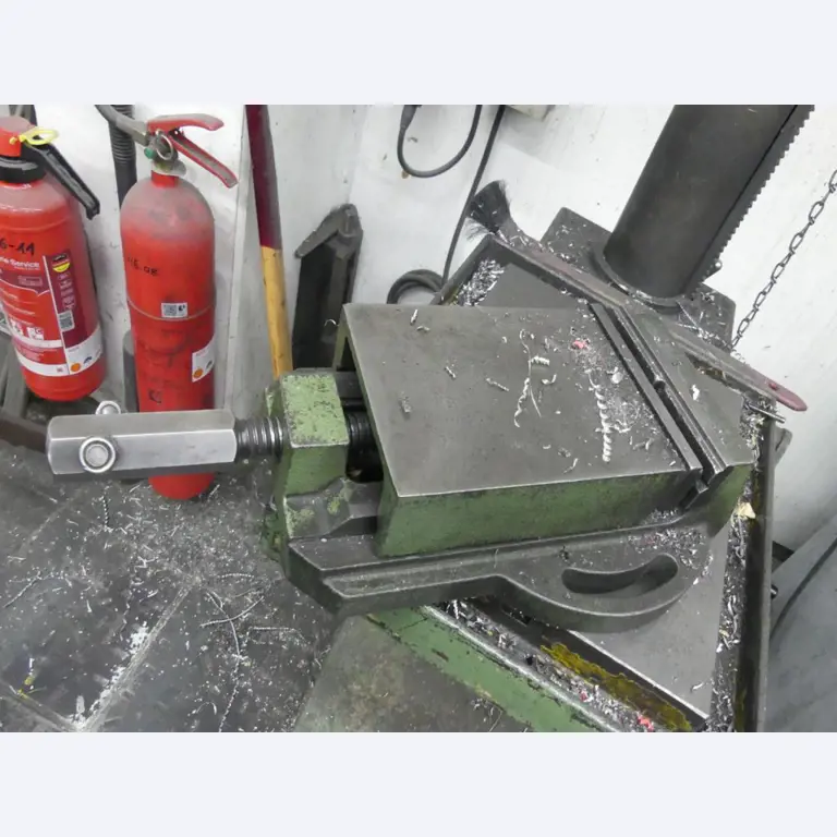 Maquinaria y accesorios de una antigua imprenta de huecograbado-4