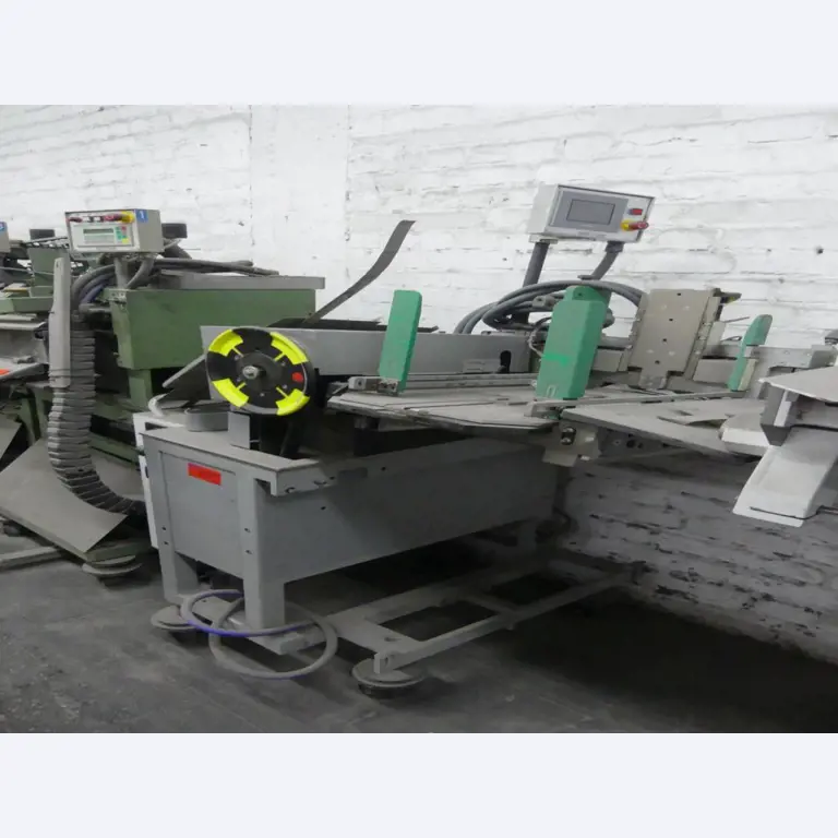 Equipement mécanique et accessoires d'une ancienne imprimerie en héliogravure-1