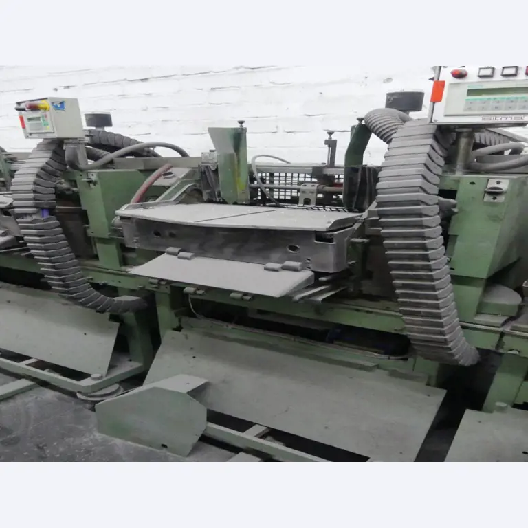 Equipement mécanique et accessoires d'une ancienne imprimerie en héliogravure-4