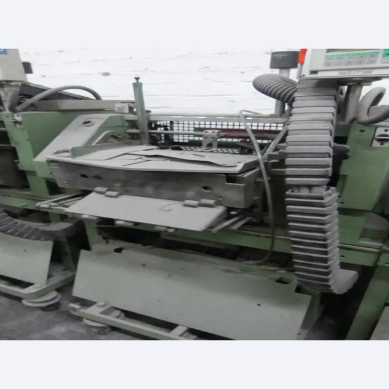 Equipement mécanique et accessoires d'une ancienne imprimerie en héliogravure-5