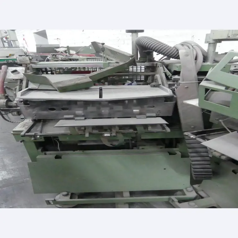 Equipement mécanique et accessoires d'une ancienne imprimerie en héliogravure-8