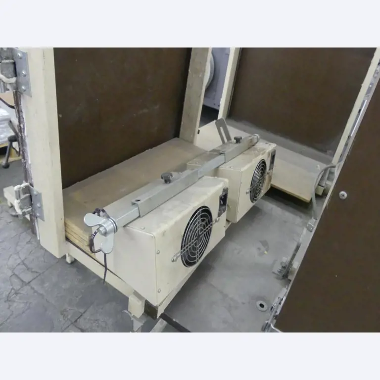 Equipement mécanique et accessoires d'une ancienne imprimerie en héliogravure-2