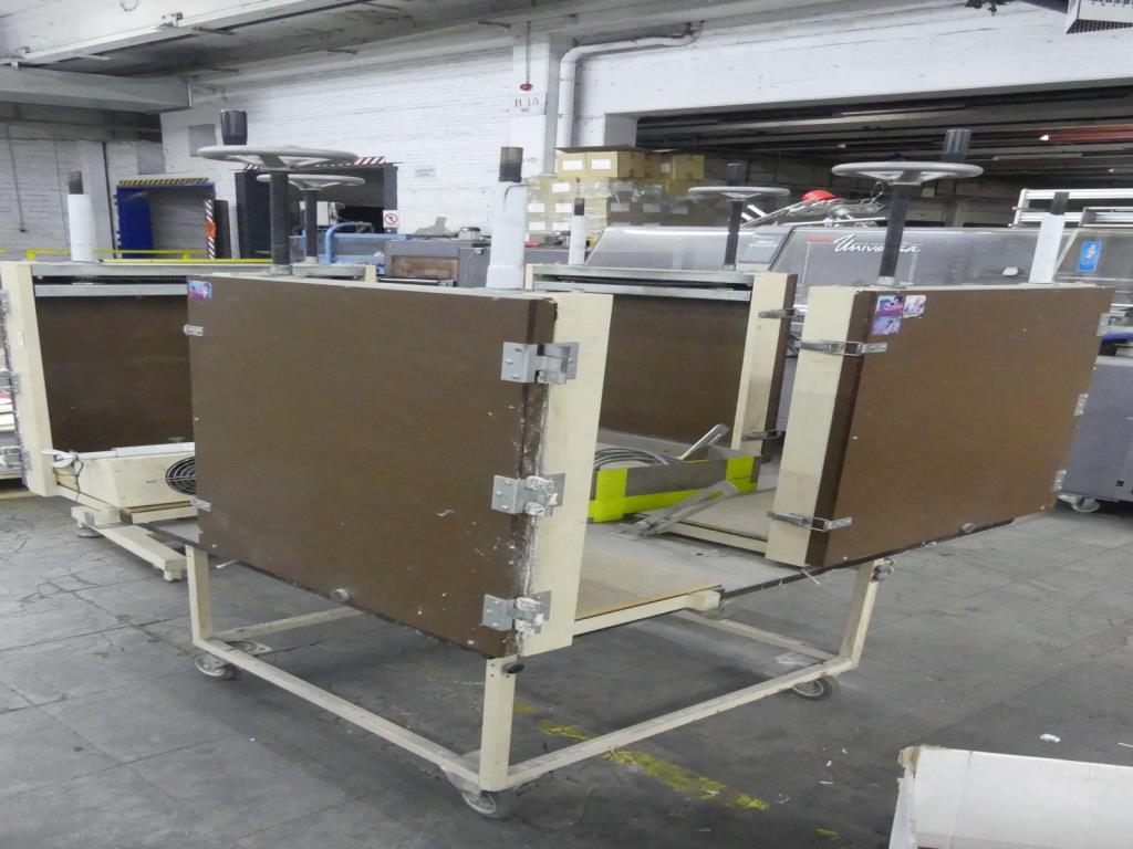 Maquinaria y accesorios de una antigua imprenta de huecograbado-3