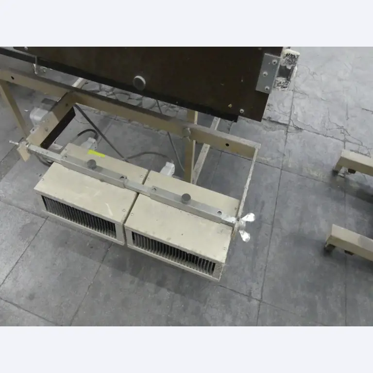 Equipement mécanique et accessoires d'une ancienne imprimerie en héliogravure-4