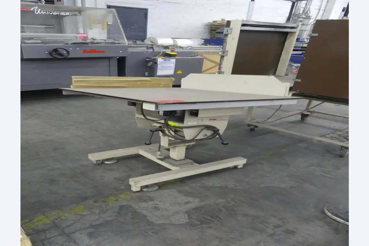 Stroje a příslušenství z bývalé hlubotiskové tiskárny-1