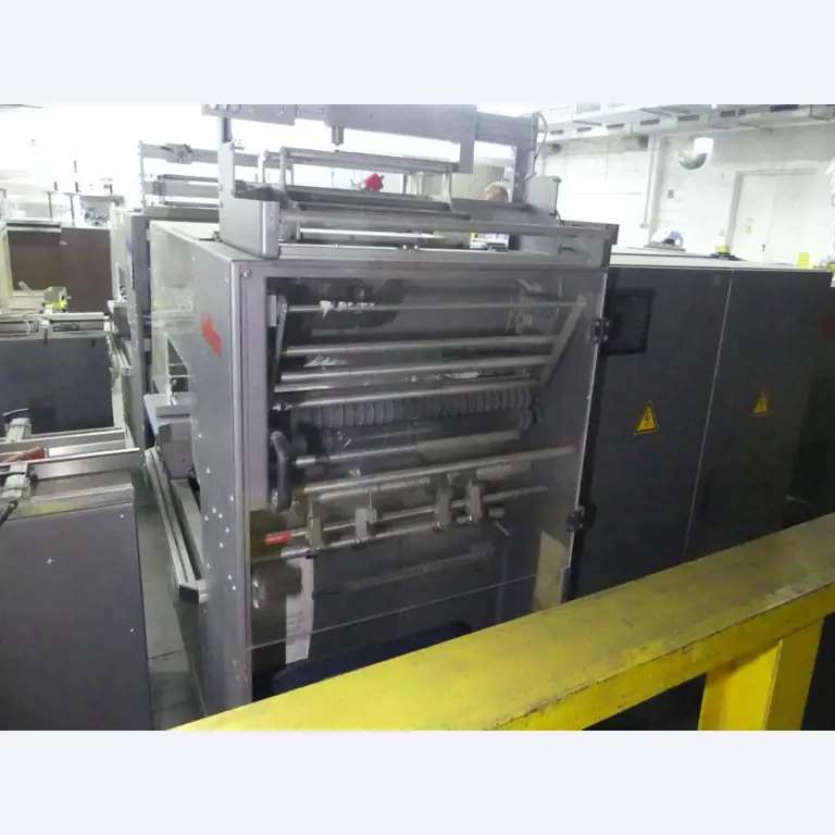 Equipement mécanique et accessoires d'une ancienne imprimerie en héliogravure-11