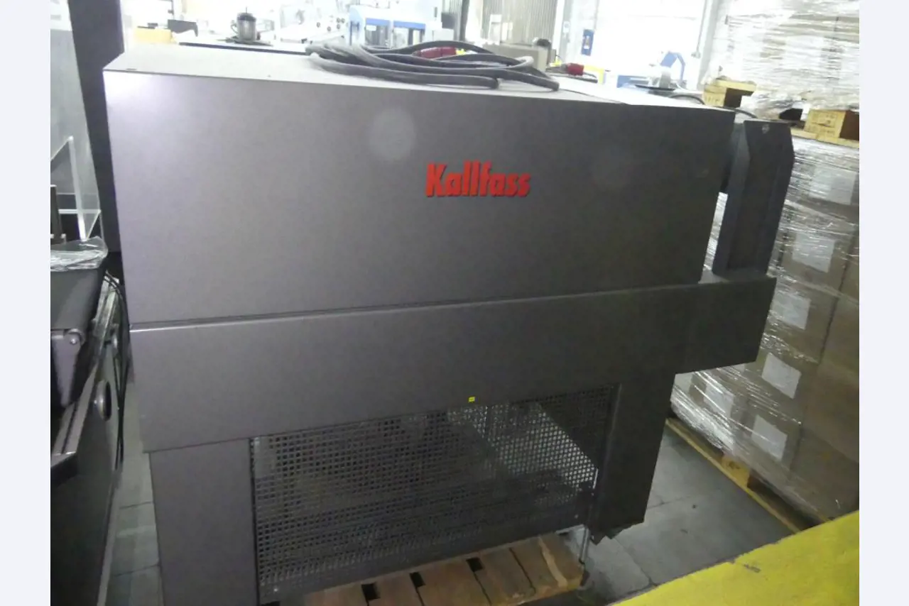 Equipement mécanique et accessoires d'une ancienne imprimerie en héliogravure-13