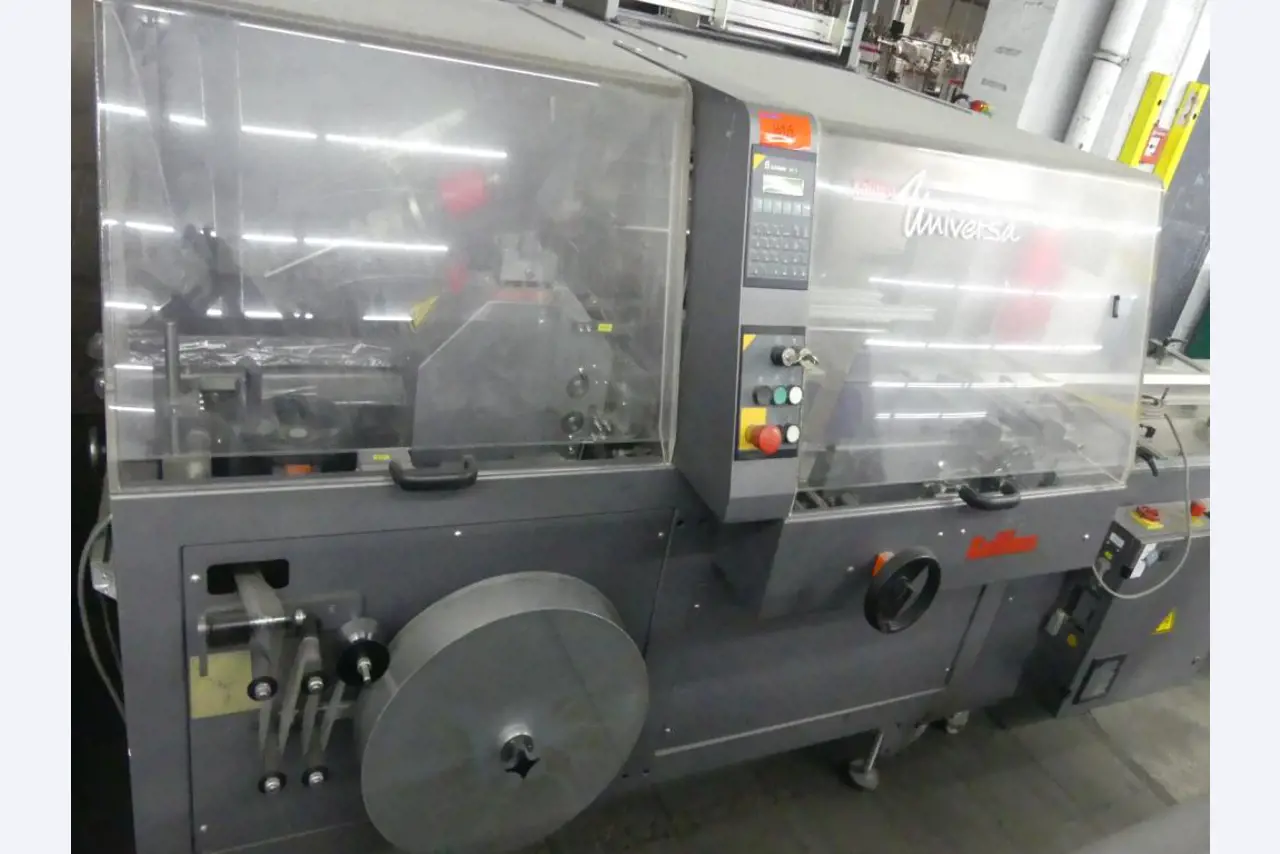 Equipement mécanique et accessoires d'une ancienne imprimerie en héliogravure-2