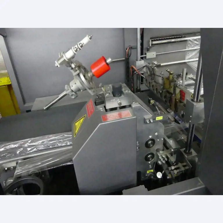 Equipement mécanique et accessoires d'une ancienne imprimerie en héliogravure-3