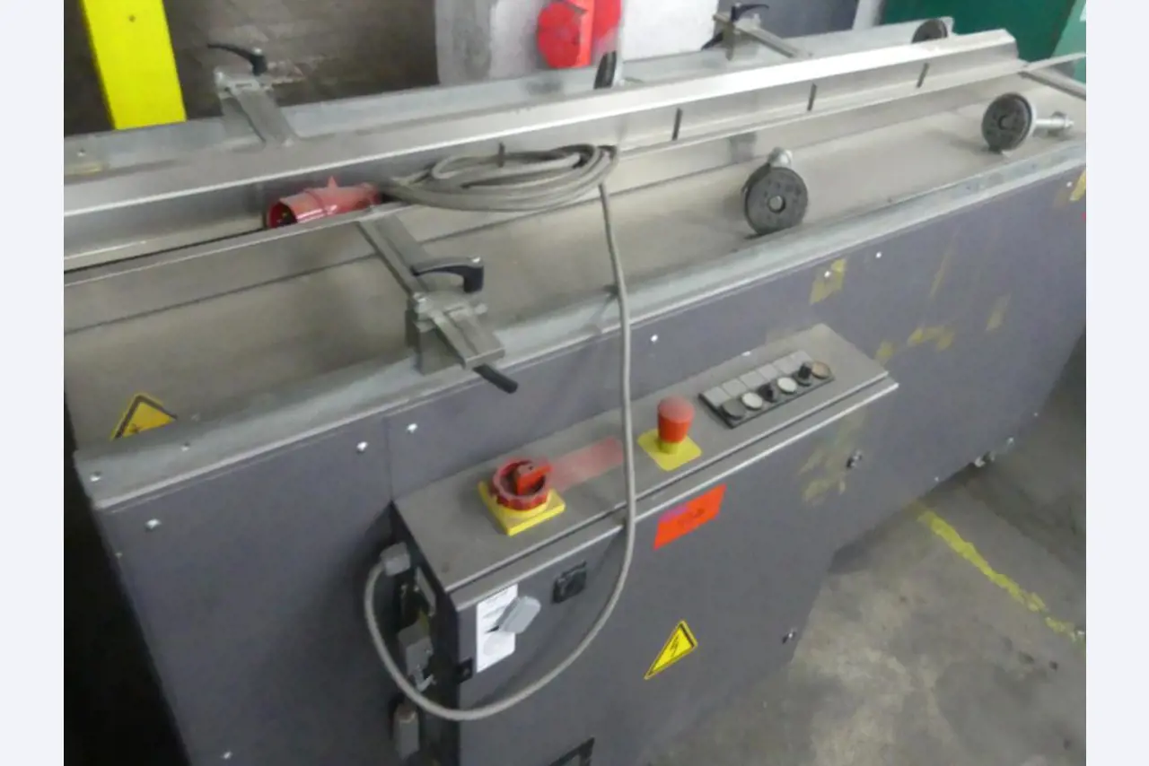 Equipement mécanique et accessoires d'une ancienne imprimerie en héliogravure-7