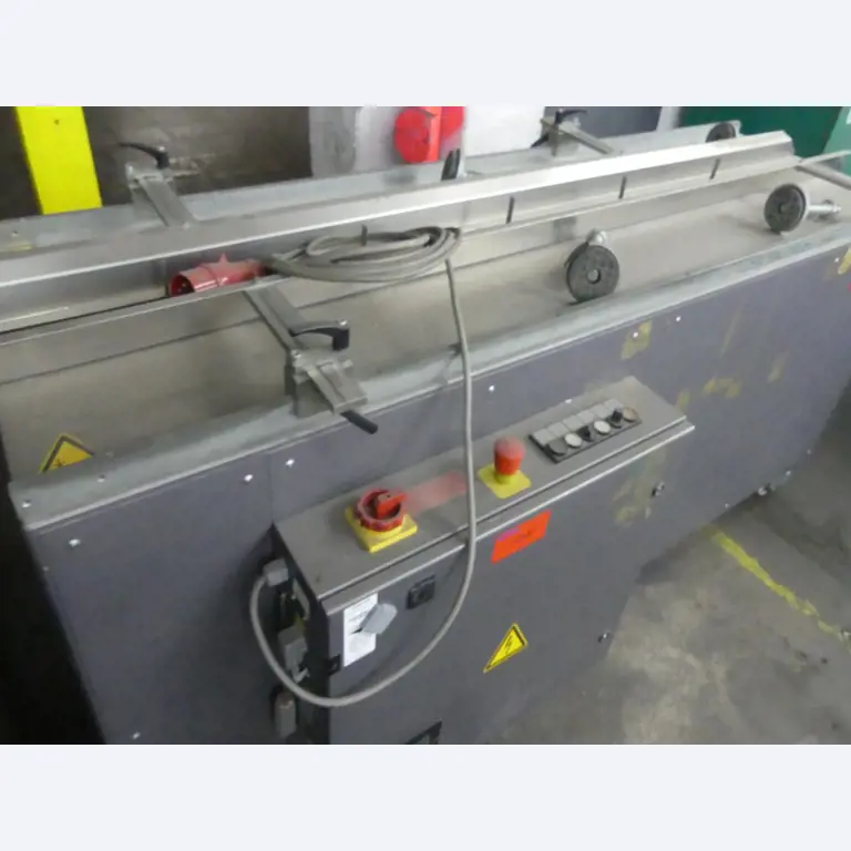 Equipement mécanique et accessoires d'une ancienne imprimerie en héliogravure-7