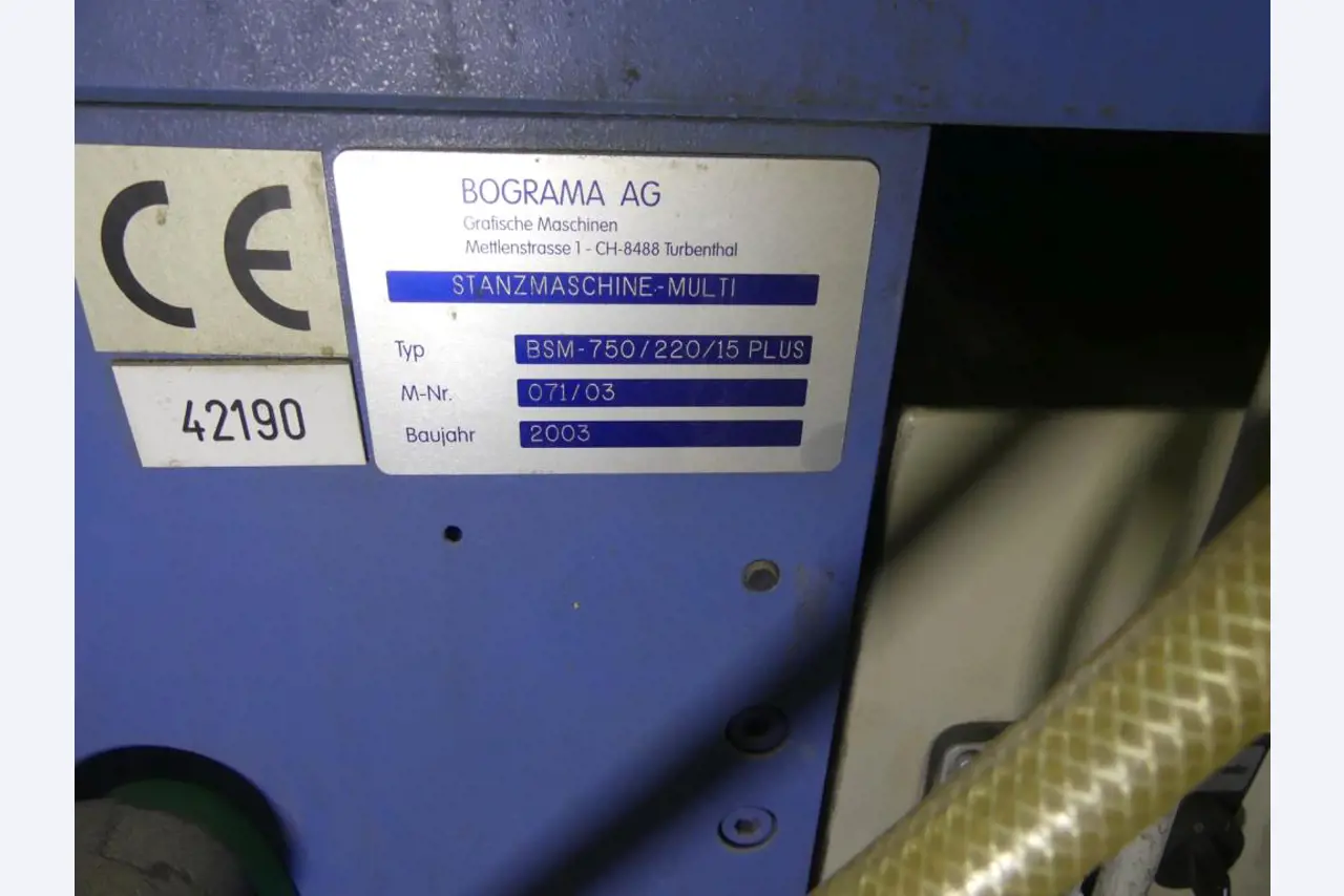 Equipement mécanique et accessoires d'une ancienne imprimerie en héliogravure-2