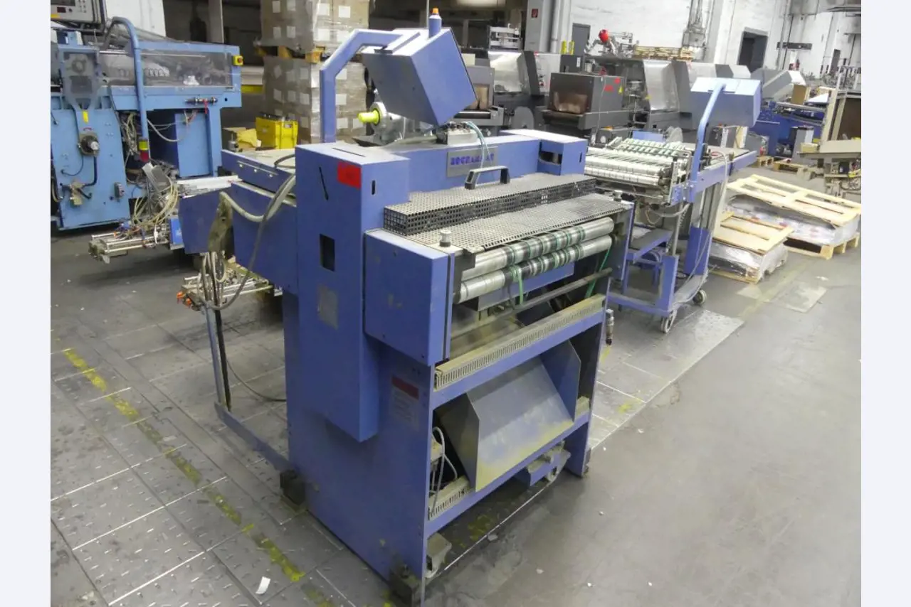 Equipement mécanique et accessoires d'une ancienne imprimerie en héliogravure-3