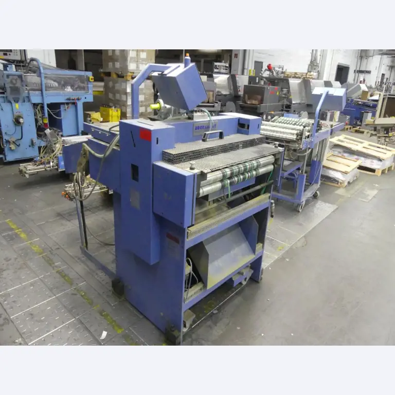 Equipement mécanique et accessoires d'une ancienne imprimerie en héliogravure-3