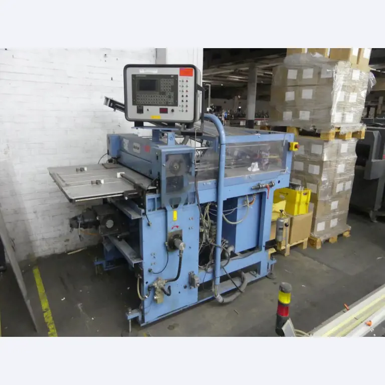 Equipement mécanique et accessoires d'une ancienne imprimerie en héliogravure-1