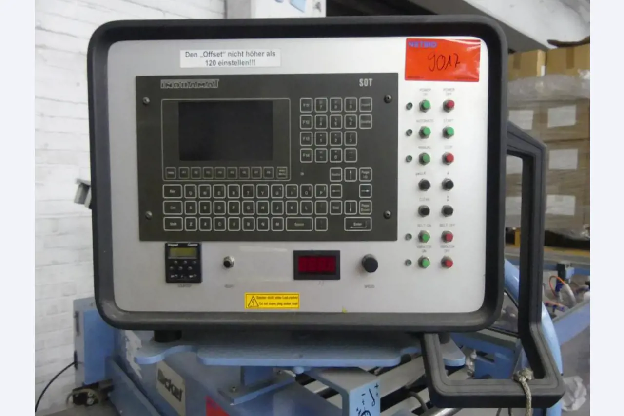 Equipement mécanique et accessoires d'une ancienne imprimerie en héliogravure-2