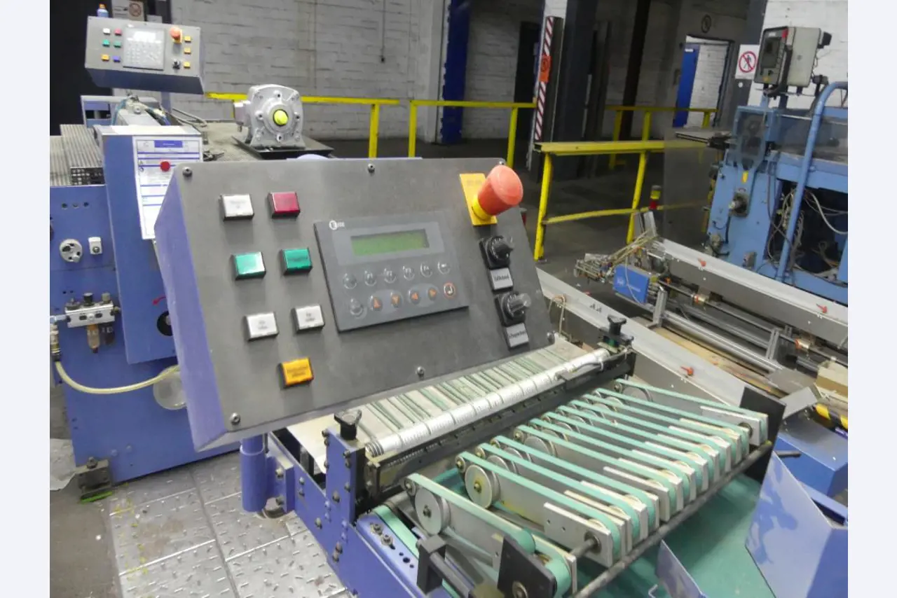 Equipement mécanique et accessoires d'une ancienne imprimerie en héliogravure-2