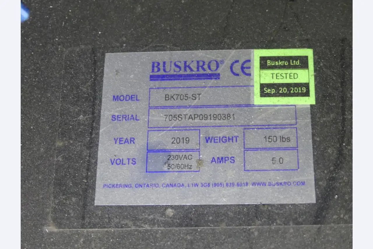 Equipement mécanique et accessoires d'une ancienne imprimerie en héliogravure-3