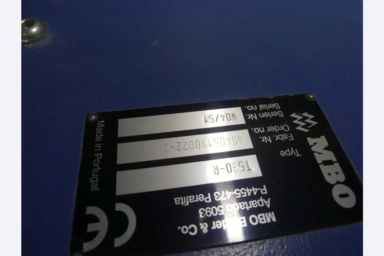 Equipement mécanique et accessoires d'une ancienne imprimerie en héliogravure-10