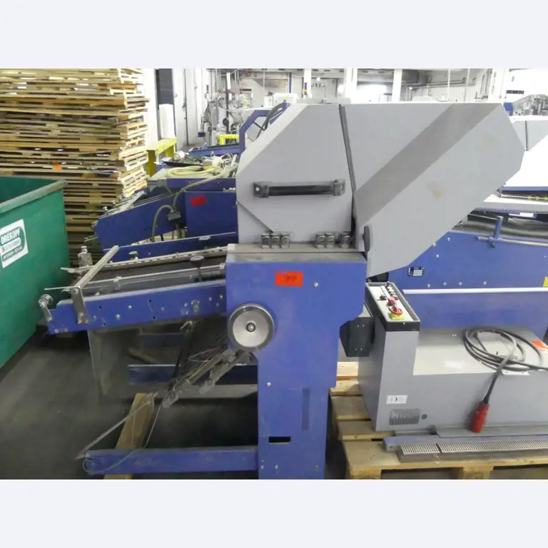 Equipement mécanique et accessoires d'une ancienne imprimerie en héliogravure-11