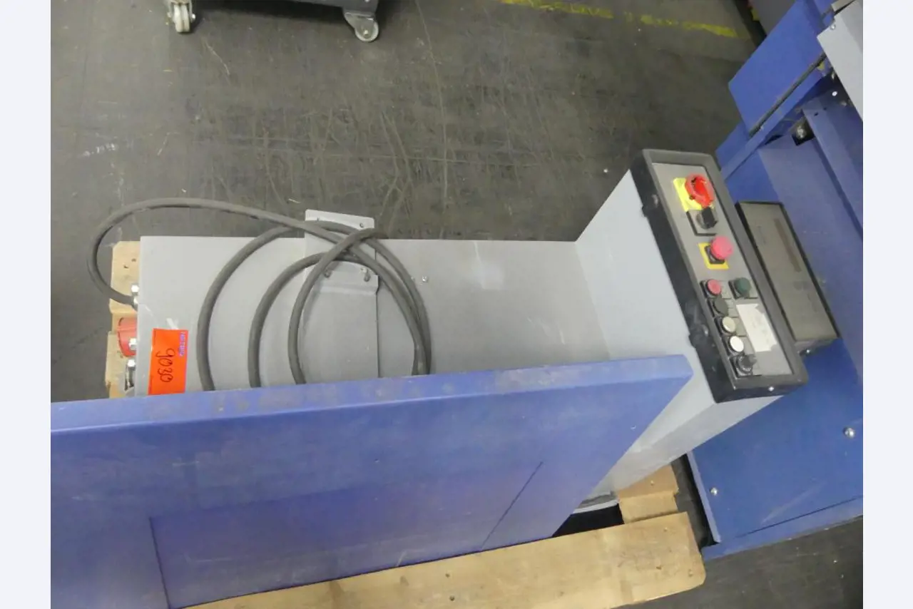 Equipement mécanique et accessoires d'une ancienne imprimerie en héliogravure-13