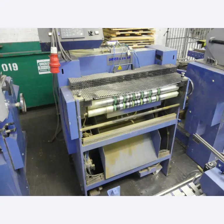 Equipement mécanique et accessoires d'une ancienne imprimerie en héliogravure-15