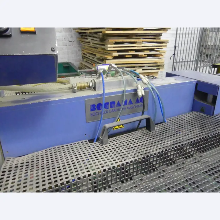 Equipement mécanique et accessoires d'une ancienne imprimerie en héliogravure-16