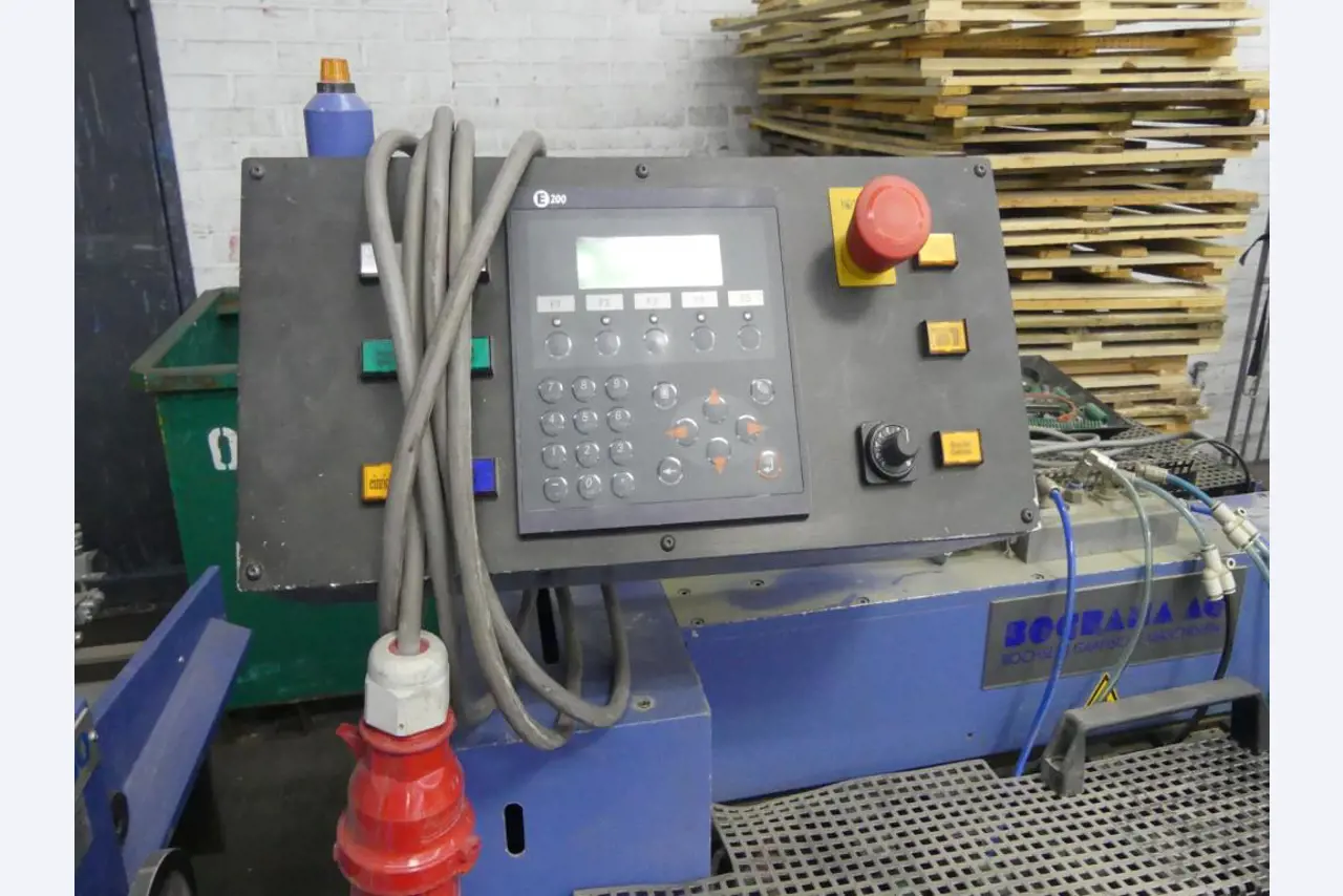 Equipement mécanique et accessoires d'une ancienne imprimerie en héliogravure-17