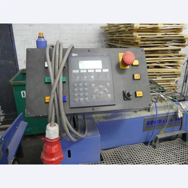 Equipement mécanique et accessoires d'une ancienne imprimerie en héliogravure-17